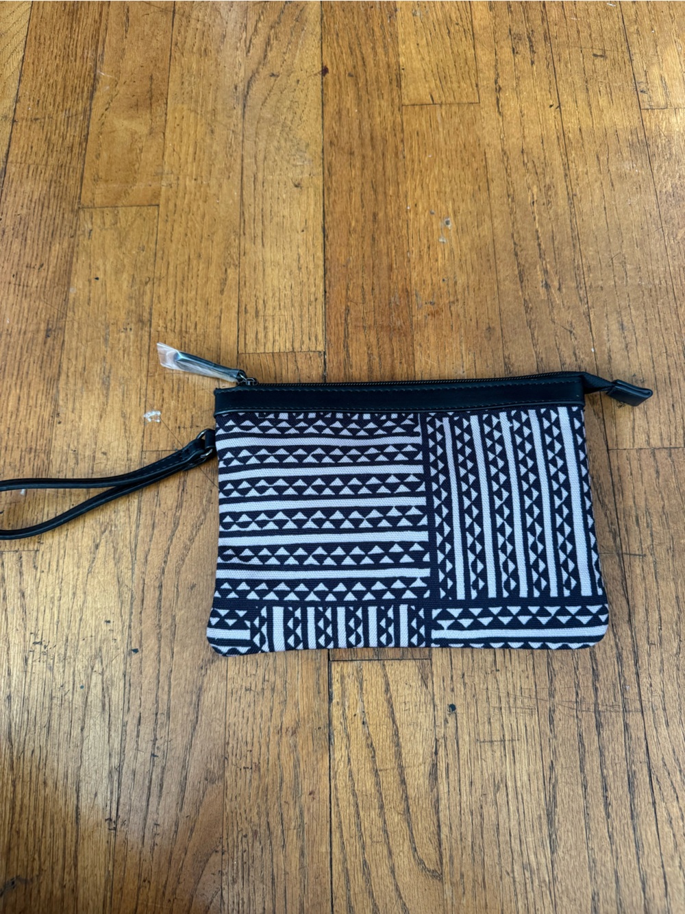 Manaola Black & White Geometric Wristlet Clutch